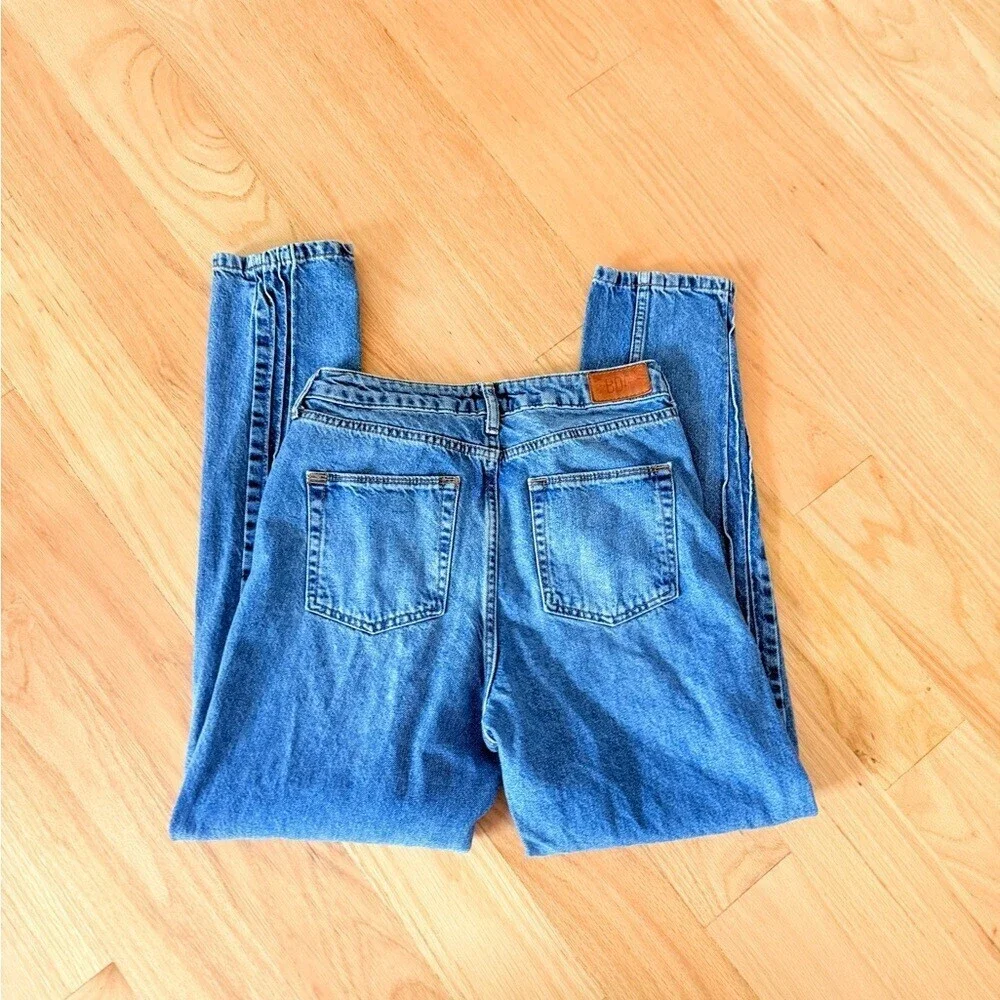 BDG Urban Outfitters Mom Jeans W28 High Rise Straight Leg